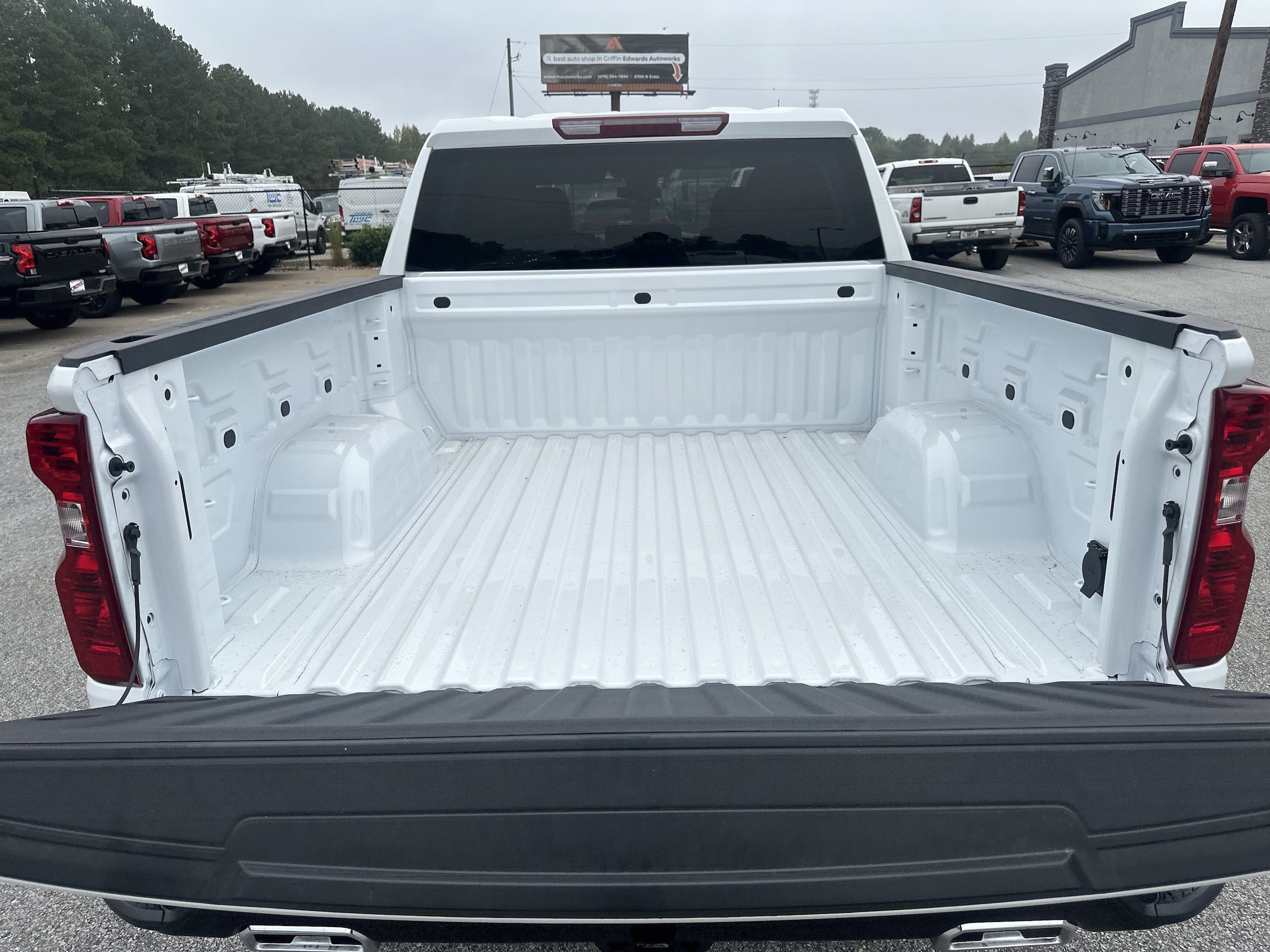 New 2026 Chevrolet Silverado 1500 Custom Trail Boss w/ LPO, Dark Essentials Package AWD/4WD image 18