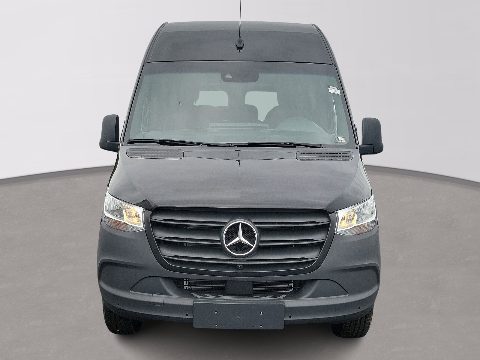 Used 2024 Mercedes-Benz Sprinter 2500 image 2
