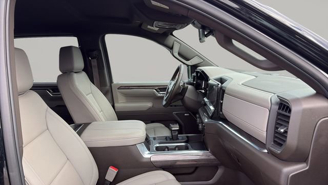 Used 2025 Chevrolet Silverado 1500 LTZ image 9