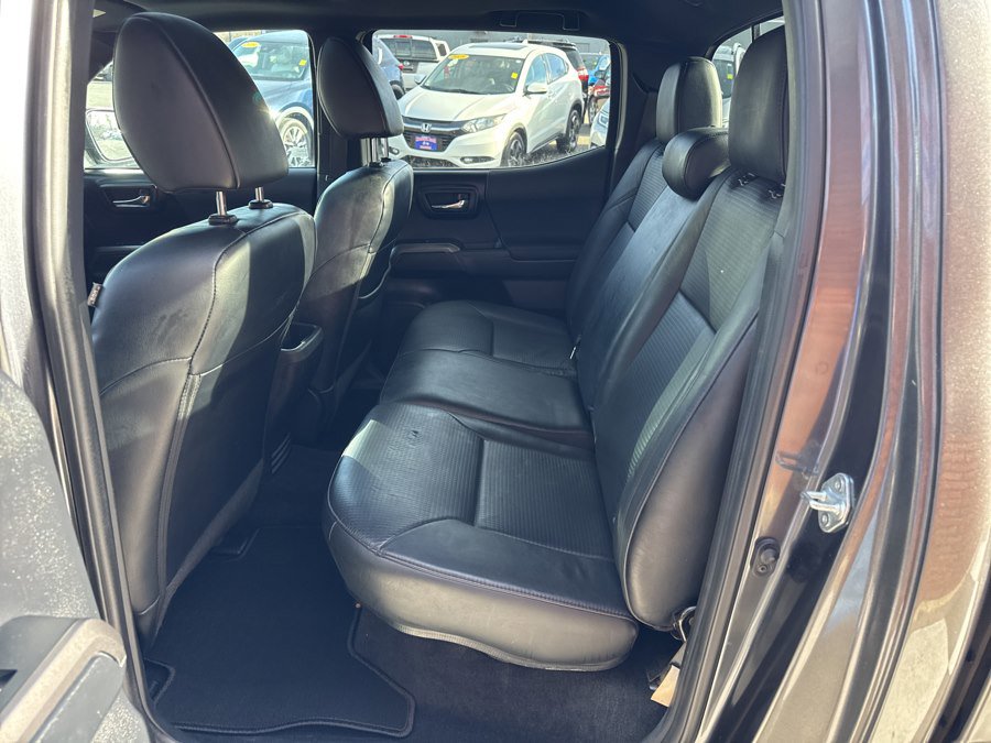 Used 2022 Toyota Tacoma TRD Off-Road image 26