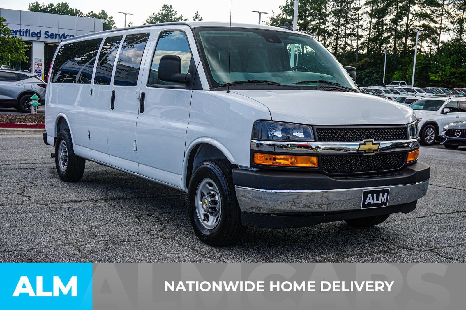 Used 2025 Chevrolet Express 3500 LT w/ LT Preferred Equipment Group RWD image 5