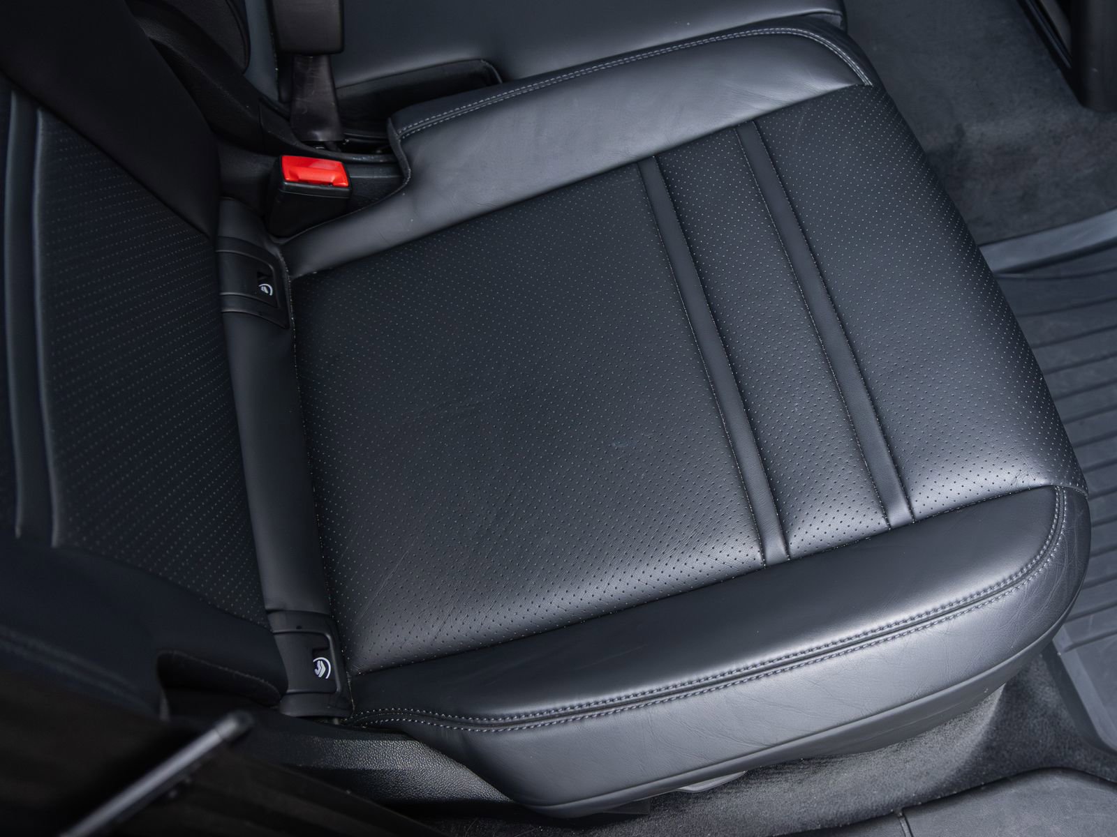 Certified 2024 Porsche Cayenne S image 40