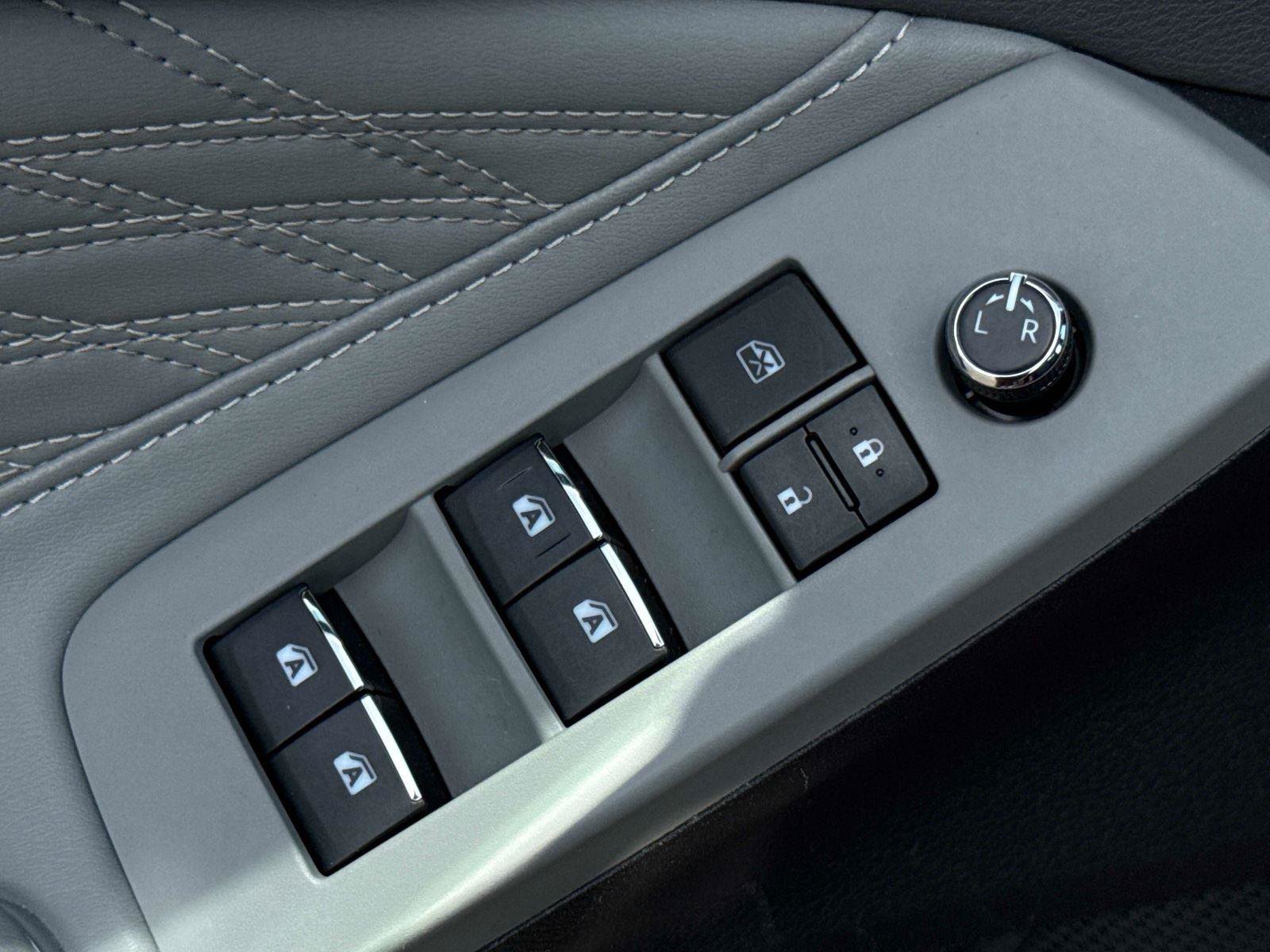 Used 2019 Toyota Avalon Limited FWD image 18