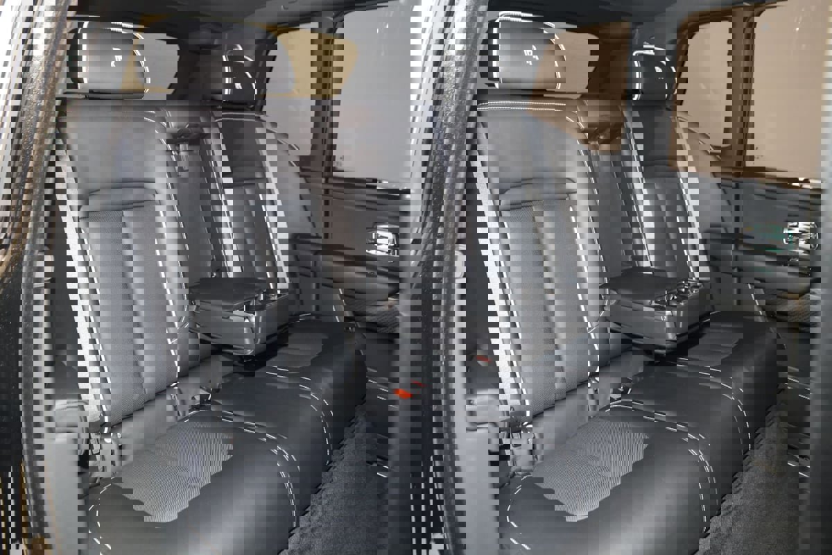 Used 2024 Rolls-Royce Cullinan Black Badge image 18