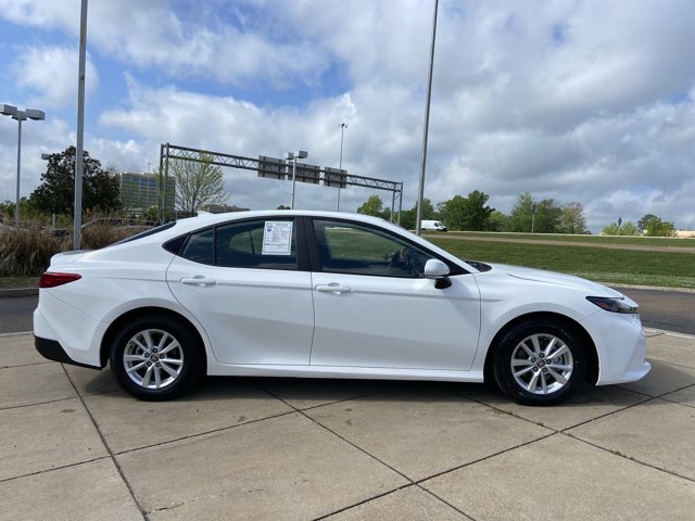 Used 2025 Toyota Camry LE image 12