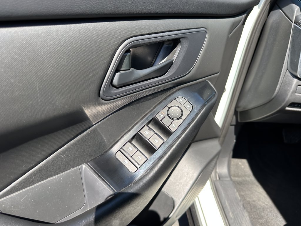 Used 2024 Nissan Rogue S FWD image 21