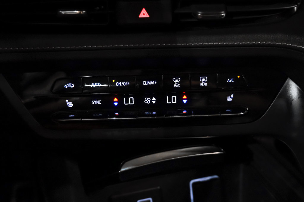 Used 2023 Buick Envision Essence w/ Sport Touring Package FWD image 26