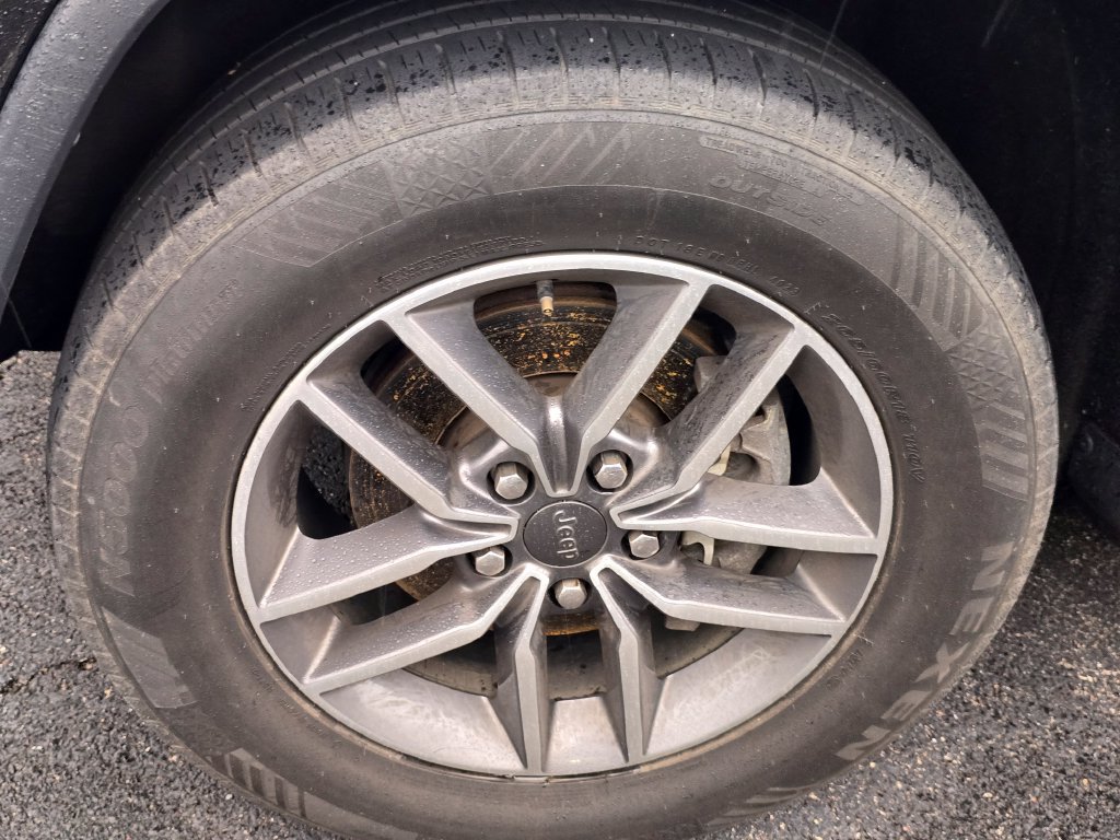 Used 2020 Jeep Grand Cherokee Limited AWD/4WD image 21