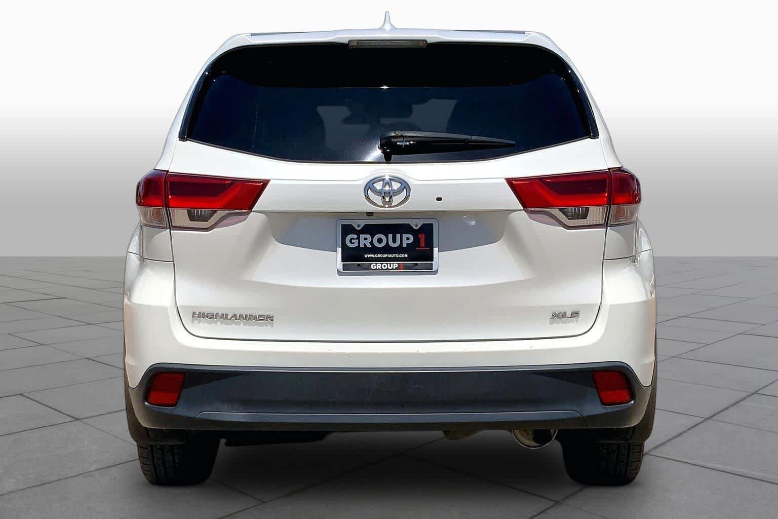 Used 2019 Toyota Highlander XLE FWD image 5