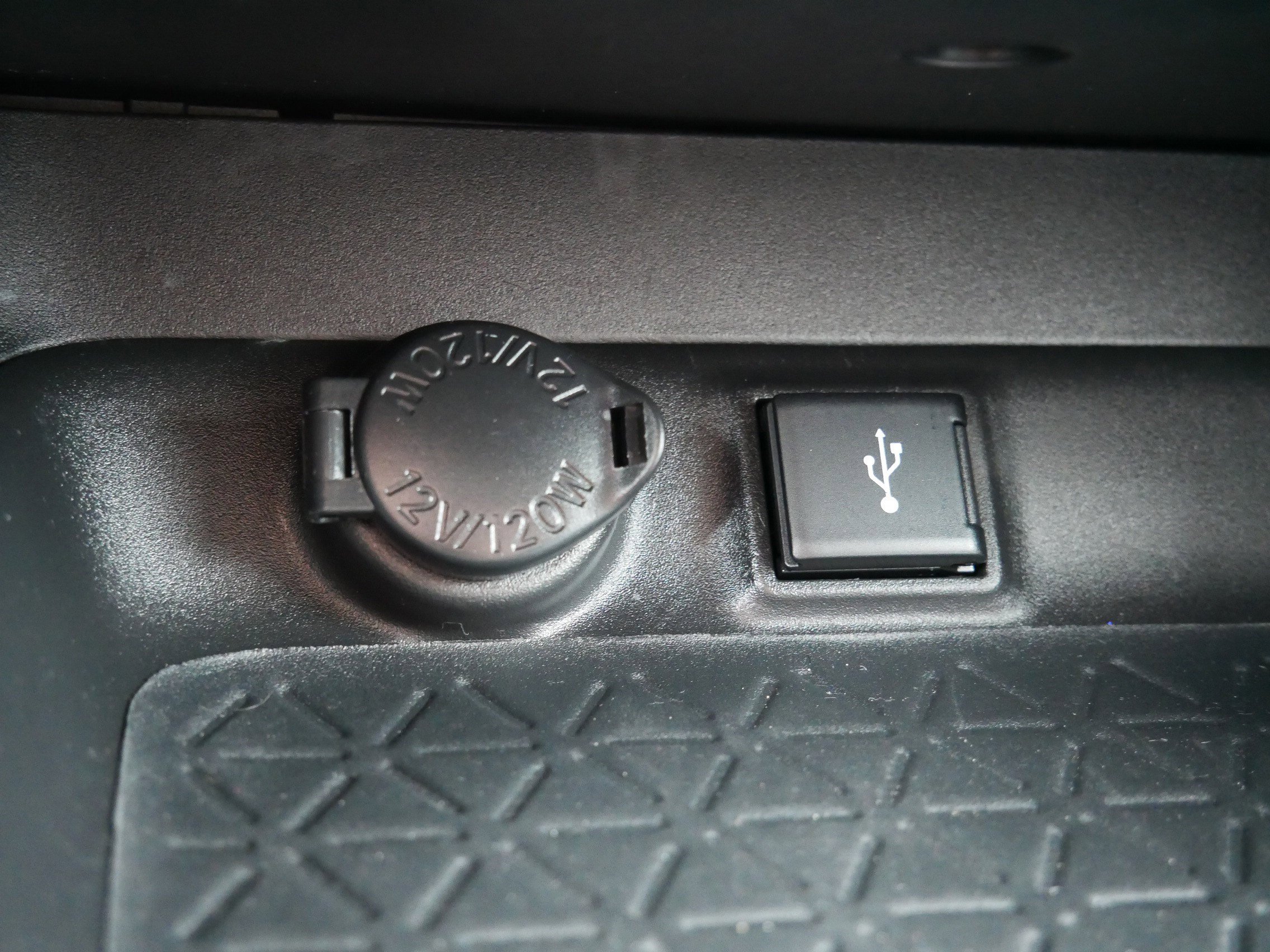 Used 2021 Toyota RAV4 XLE Premium AWD/4WD image 31