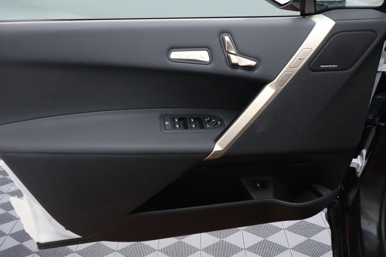 Used 2025 BMW iX xDrive50 w/ Premium Package image 10