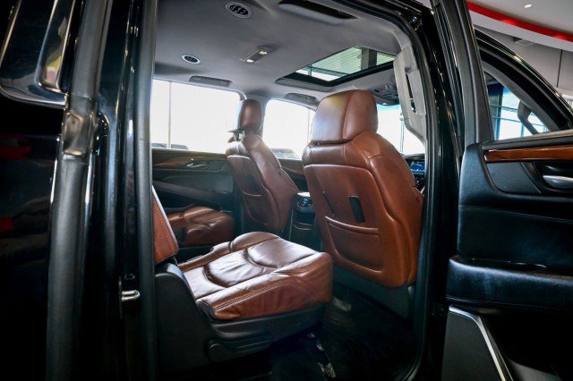 Used 2018 Cadillac Escalade ESV Luxury AWD/4WD image 24