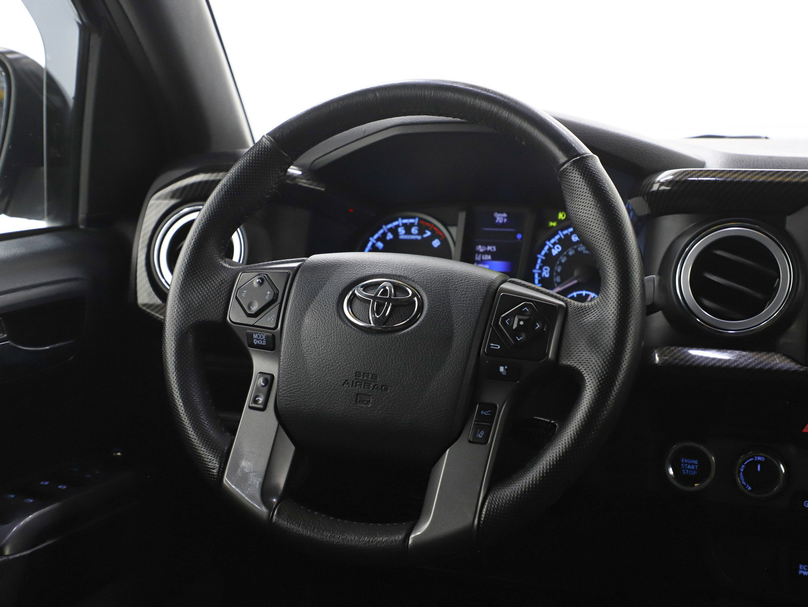 Used 2018 Toyota Tacoma TRD Sport AWD/4WD image 14