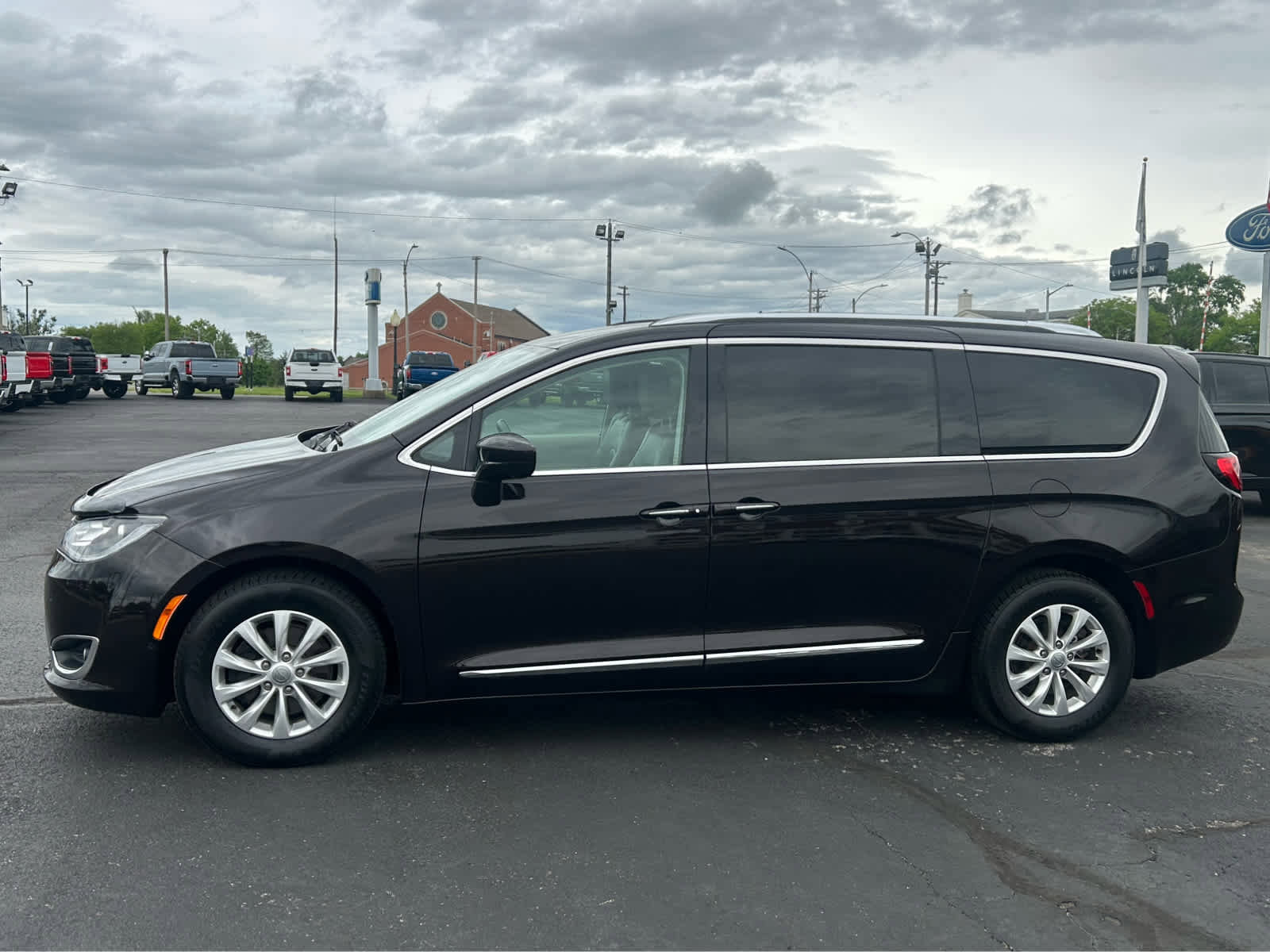 Used 2018 Chrysler Pacifica Touring-L w/ Advanced Safetytec Group