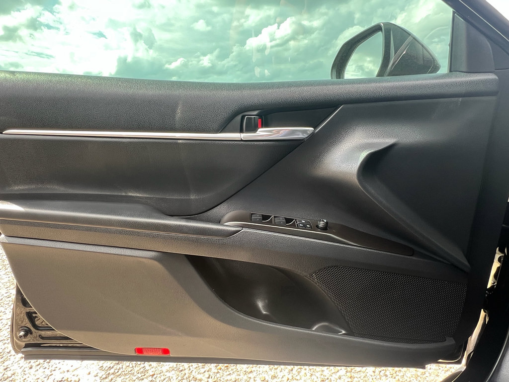 Used 2021 Toyota Camry SE image 14