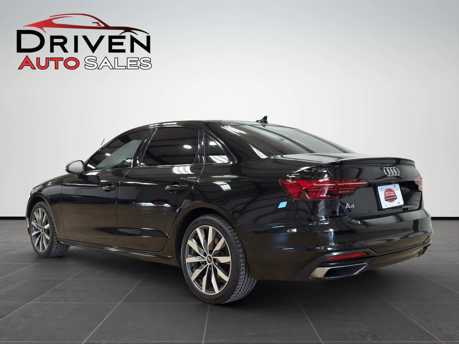 Used 2023 Audi A4 2.0T Premium Plus w/ Premium Plus Package image 3