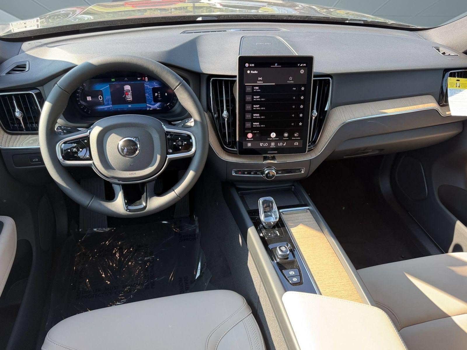 New 2027 Volvo XC60 B5 Plus AWD/4WD image 16