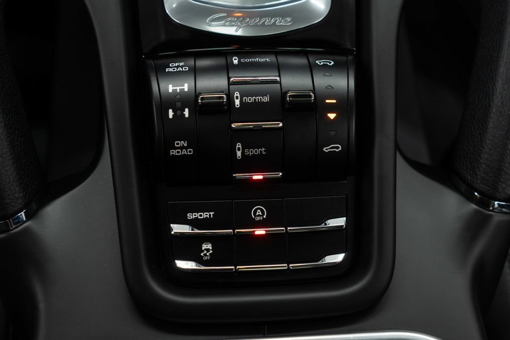 Used 2014 Porsche Cayenne S AWD/4WD image 26