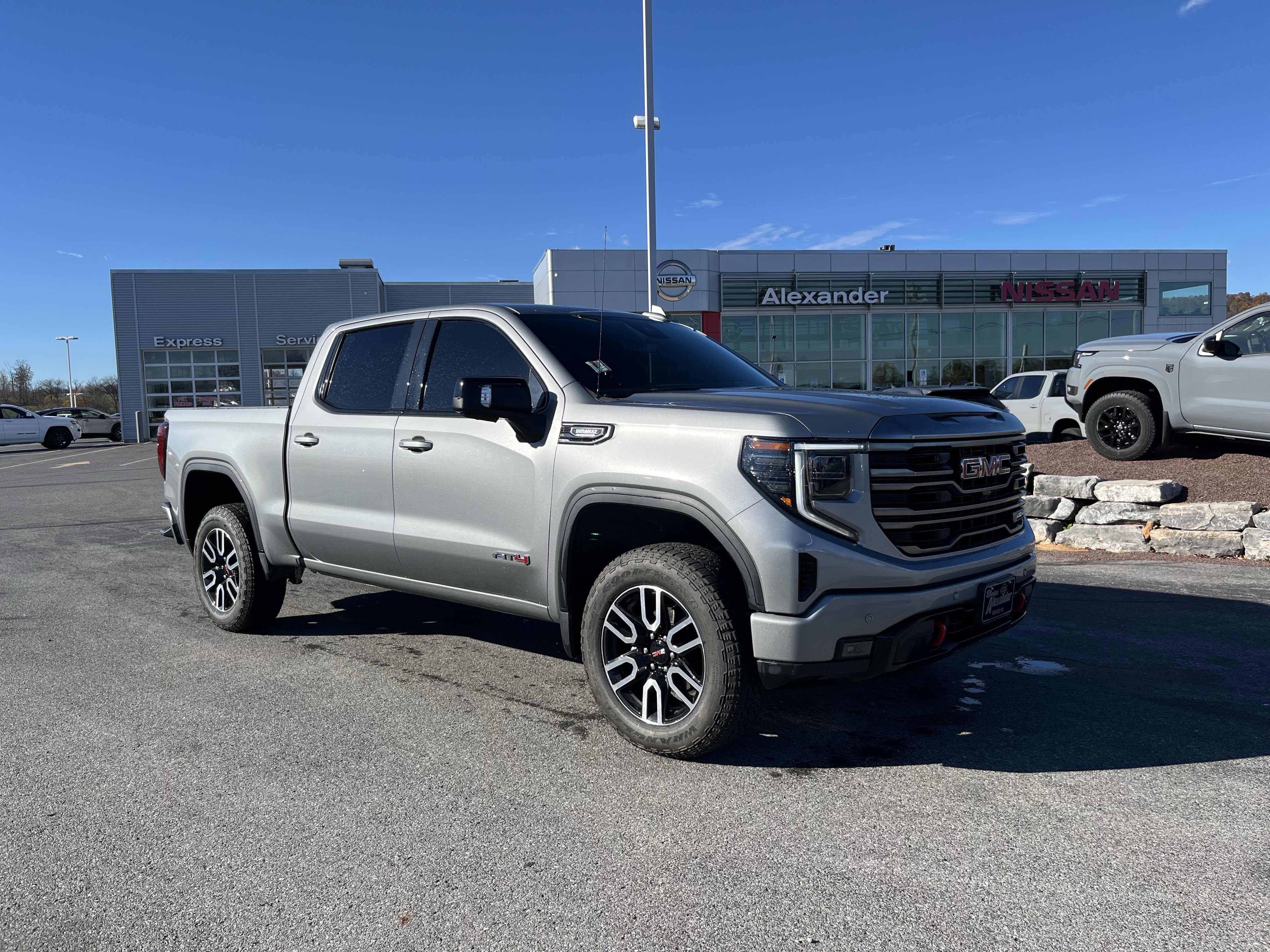 Used 2024 GMC Sierra 1500 AT4 w/ Technology Package image 1