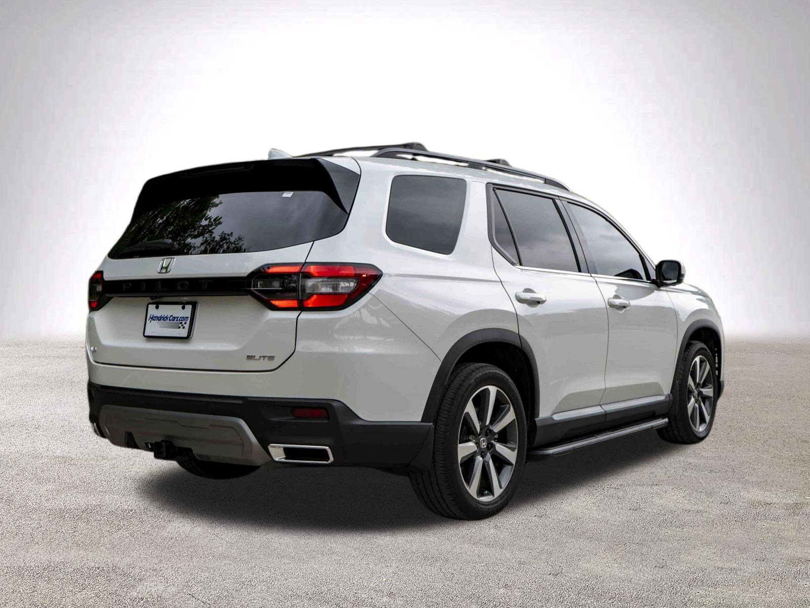 Used 2025 Honda Pilot Elite image 9