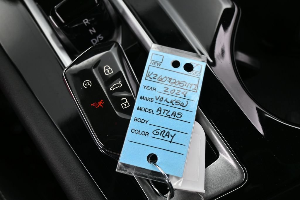 Used 2024 Volkswagen Atlas SE w/ Panoramic Sunroof Package FWD image 24