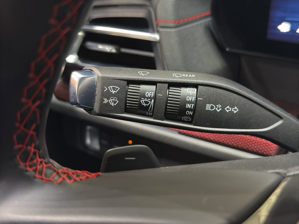 Used 2025 Chevrolet Traverse RS image 27