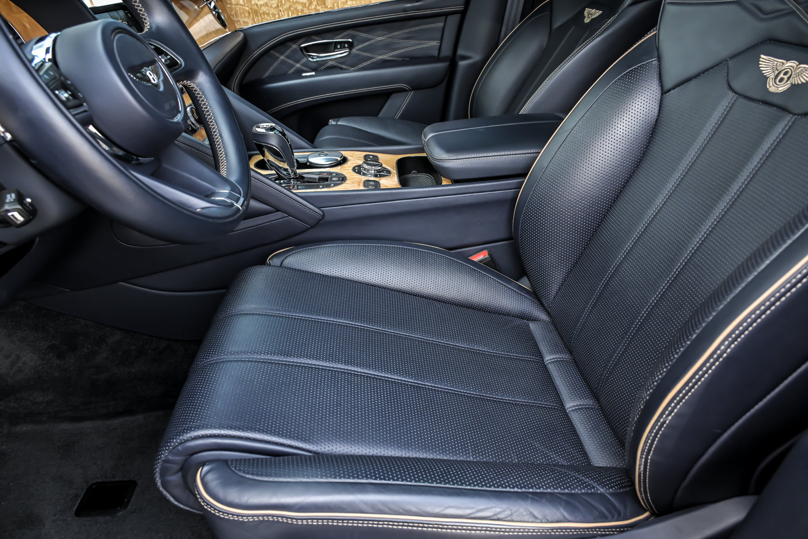 Certified 2023 Bentley Bentayga Extended Wheelbase AWD/4WD image 20