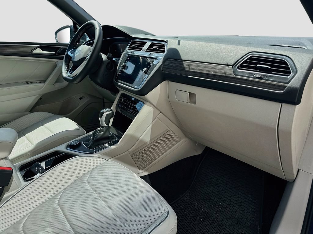 Certified 2023 Volkswagen Tiguan SEL R-Line AWD/4WD image 32