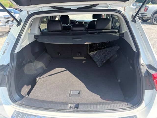 Used 2023 Volkswagen Tiguan SE AWD/4WD image 35
