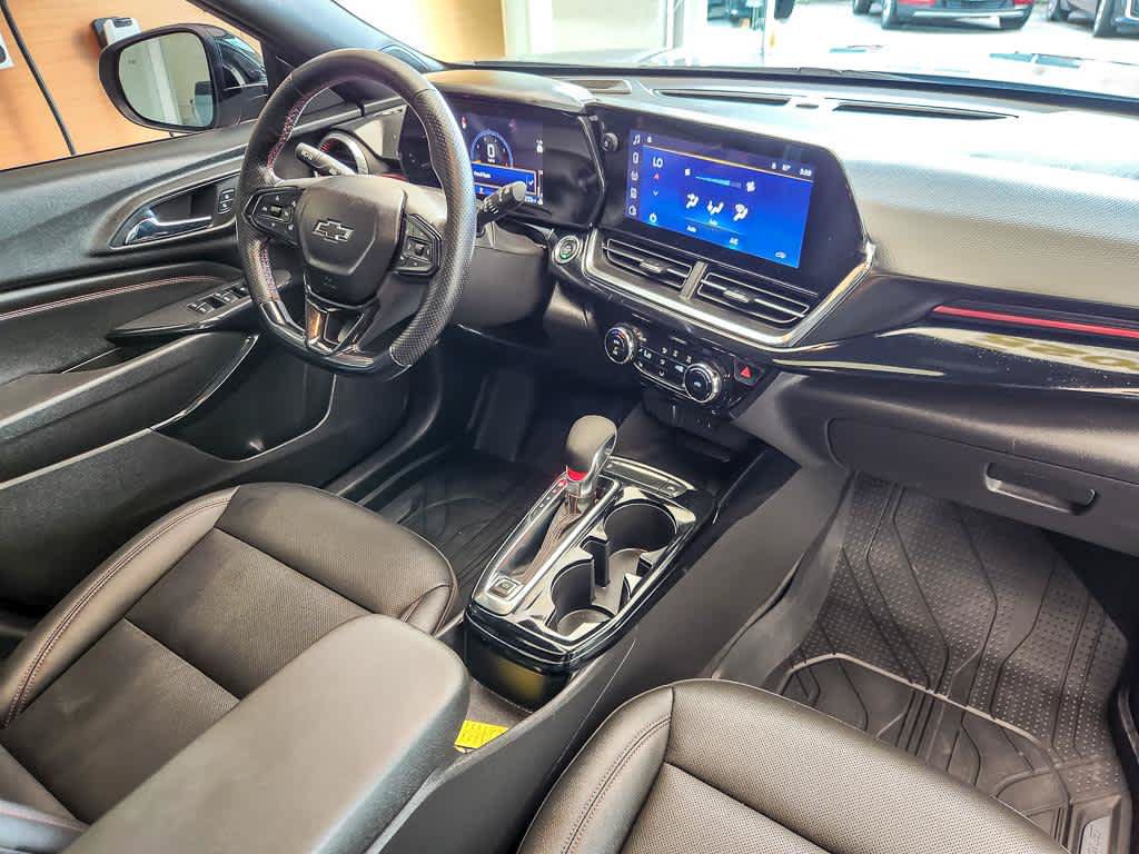 Used 2025 Chevrolet Trax RS w/ Sunroof Package FWD image 25