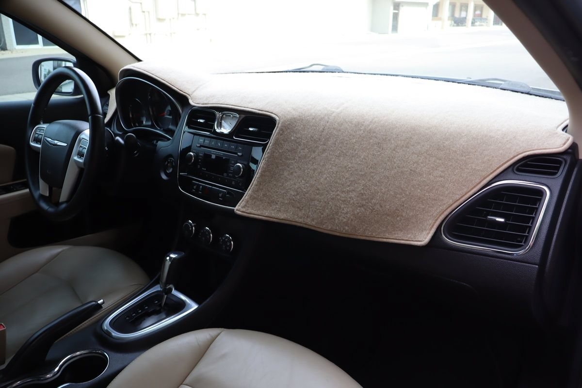 Used 2014 Chrysler 200 Limited FWD image 17