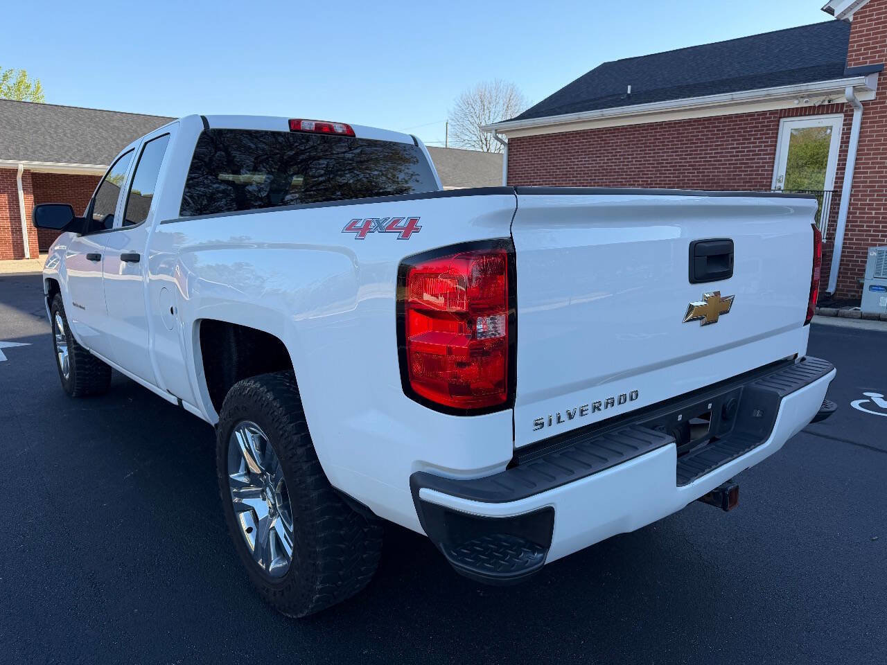 Used 2017 Chevrolet Silverado 1500 Custom w/ Custom Convenience Package image 5