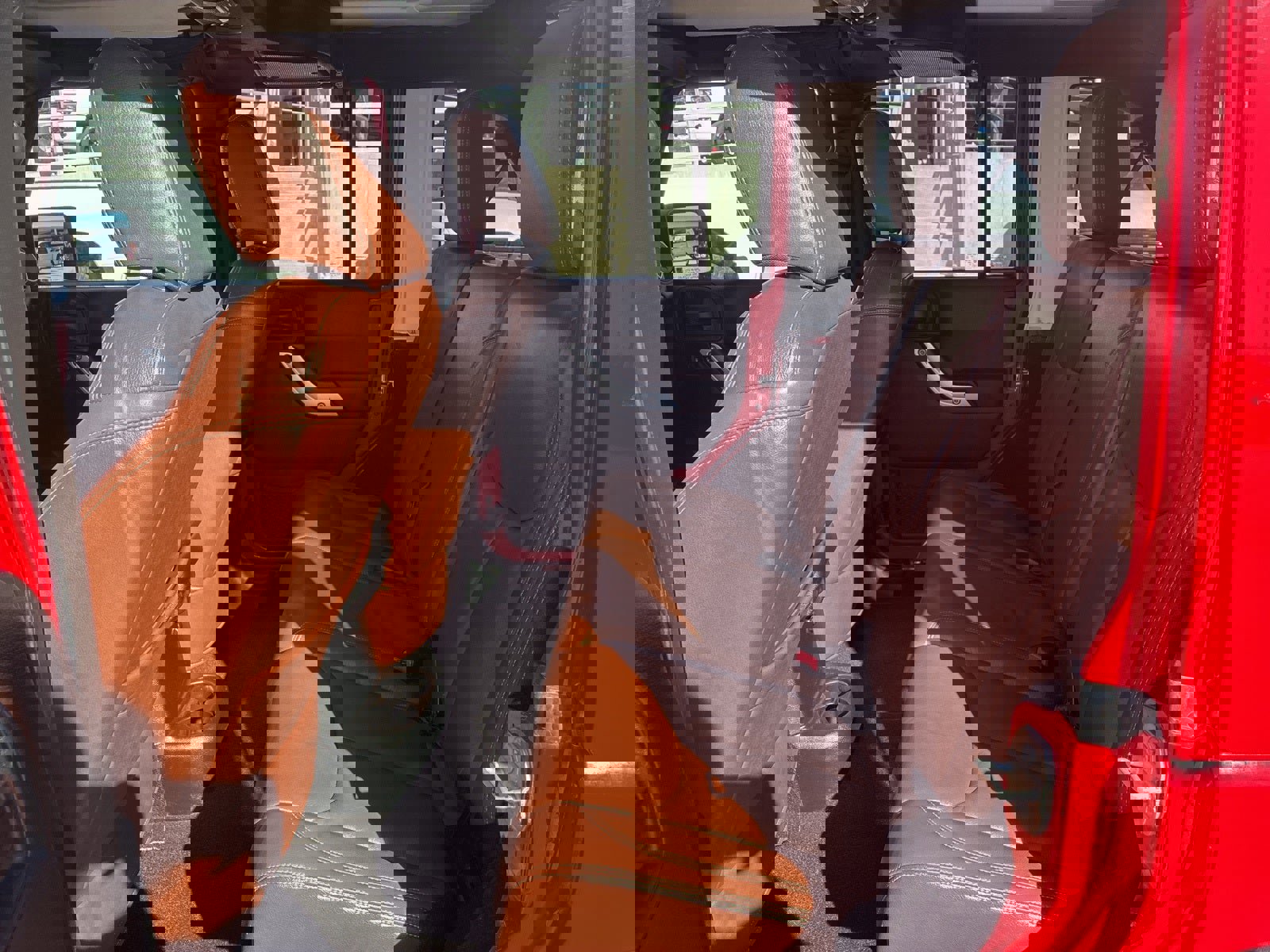 Used 2018 Jeep Wrangler Unlimited Rubicon w/ Connectivity Group image 17