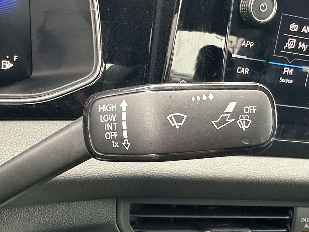 Used 2025 Volkswagen Jetta Sport image 37