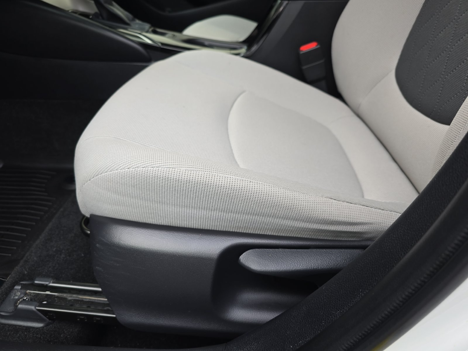 Used 2021 Toyota Corolla LE FWD image 29