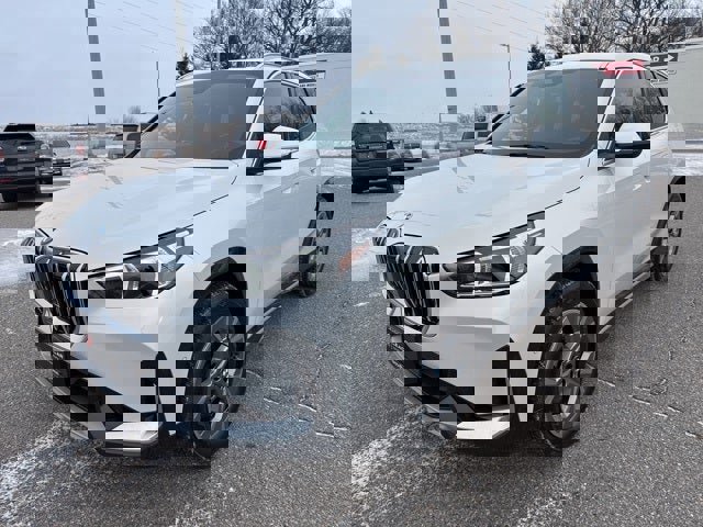 Used 2026 BMW X1 xDrive28i image 4