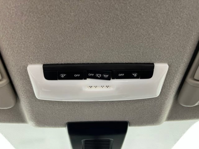 Certified 2025 Nissan Kicks Play S FWD image 32