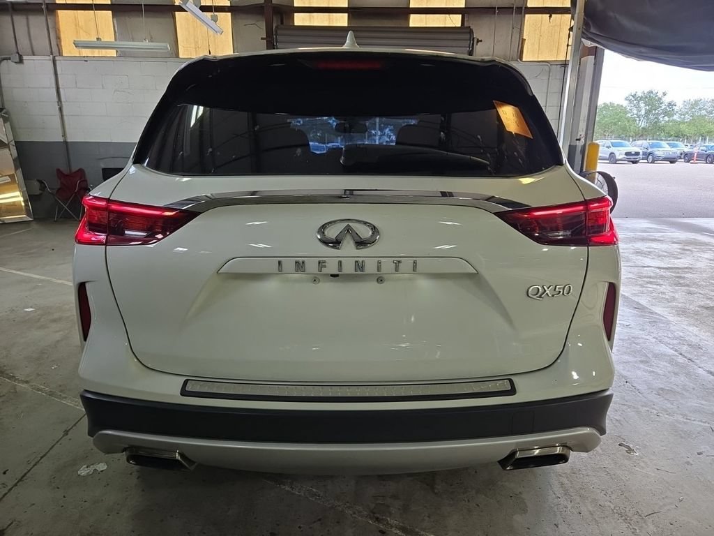 Used 2019 INFINITI QX50 Luxe w/ Navigation Package FWD image 5
