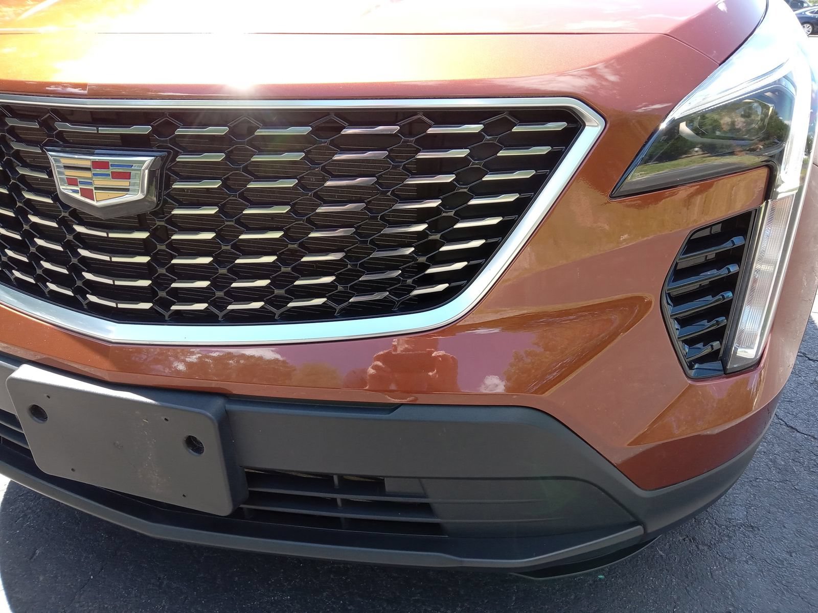 Used 2019 Cadillac XT4 Luxury w/ Cold Weather Package AWD/4WD image 7