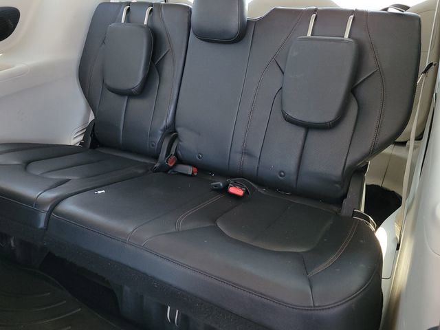 Used 2017 Chrysler Pacifica Touring-L Plus image 9