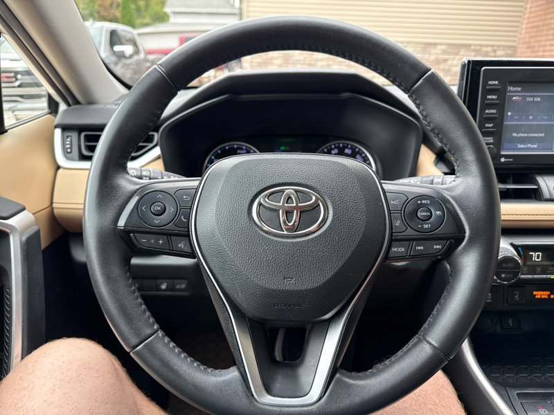 Used 2020 Toyota RAV4 XLE image 9