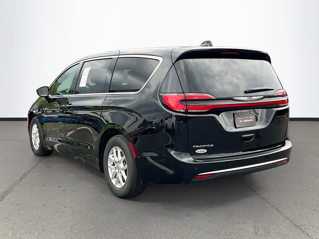 Certified 2025 Chrysler Pacifica Select image 5