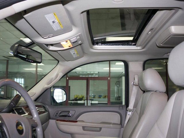 Used 2013 Chevrolet Suburban LT w/ Luxury Package image 19