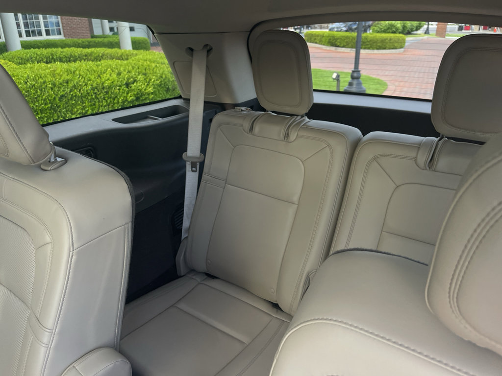 Used 2021 Lincoln Aviator Grand Touring w/ Equipment Group 302A AWD/4WD image 27