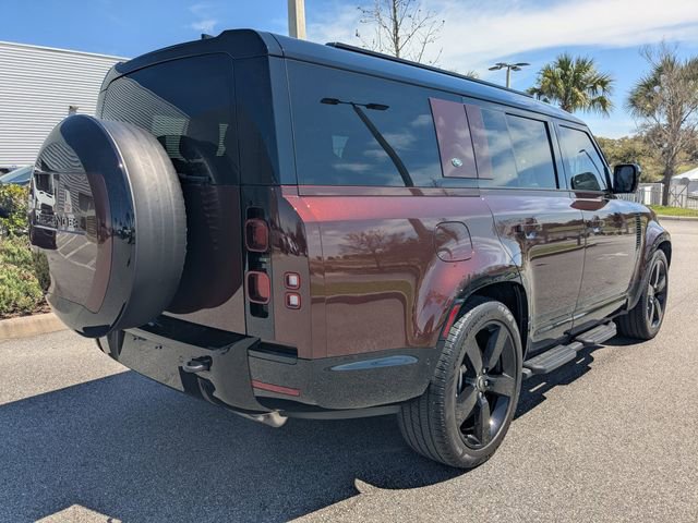 Used 2024 Land Rover Defender 130 X-Dynamic SE image 5