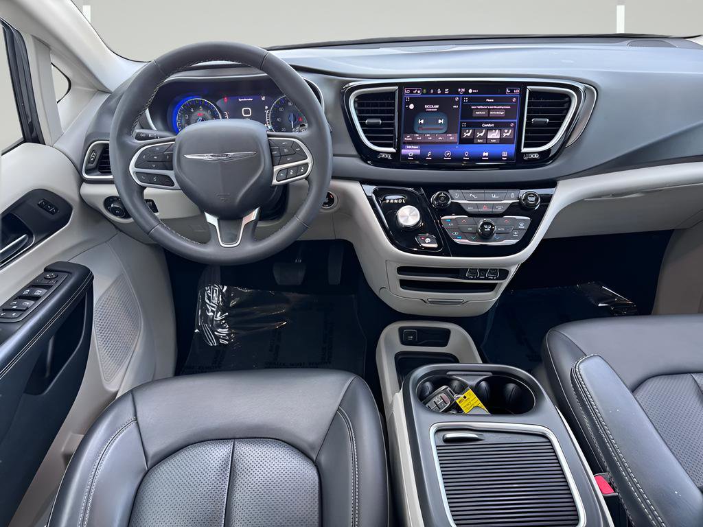 Used 2023 Chrysler Pacifica Touring-L FWD image 5