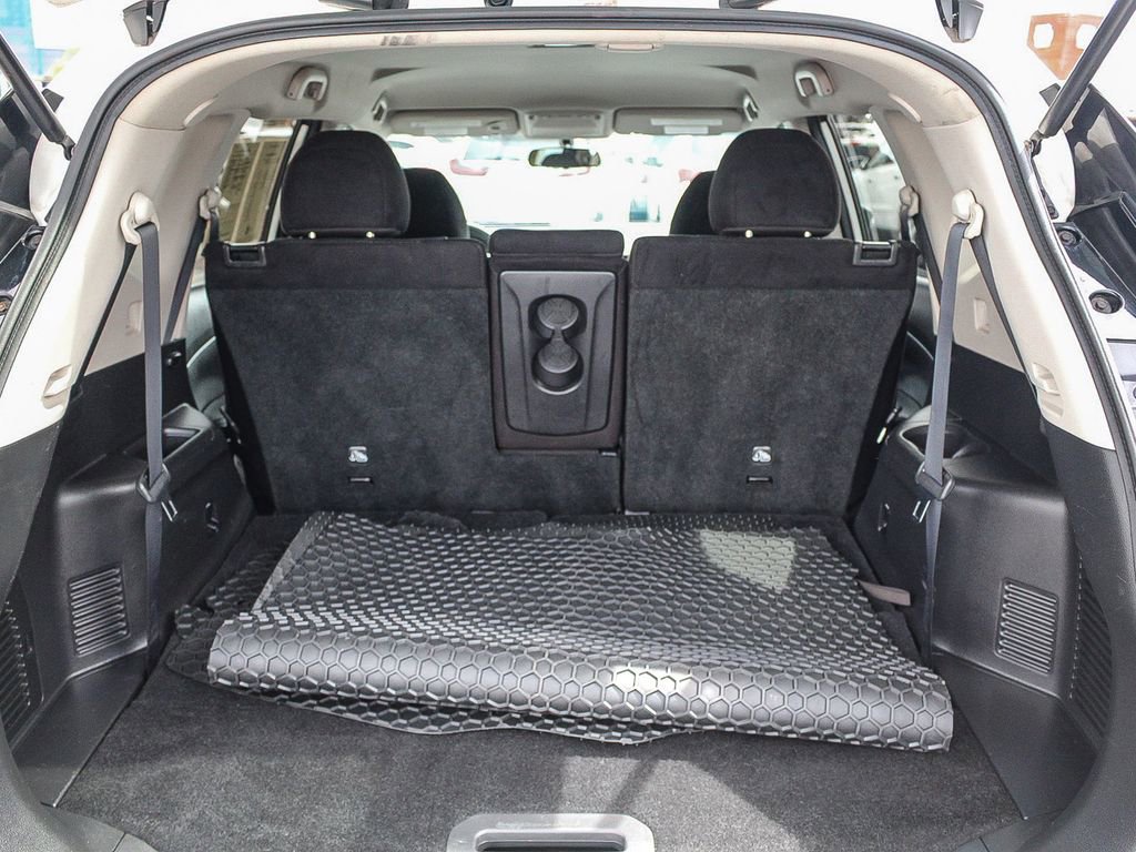 Used 2014 Nissan Rogue SV w/ SV Family Package image 28