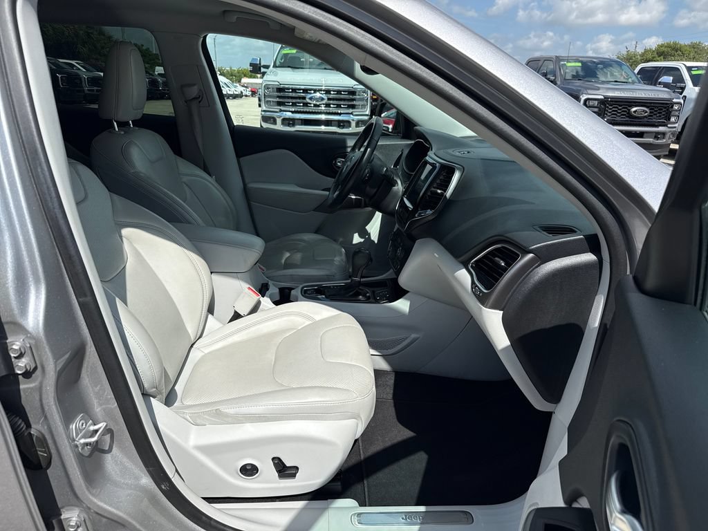 Used 2019 Jeep Cherokee Limited FWD image 24