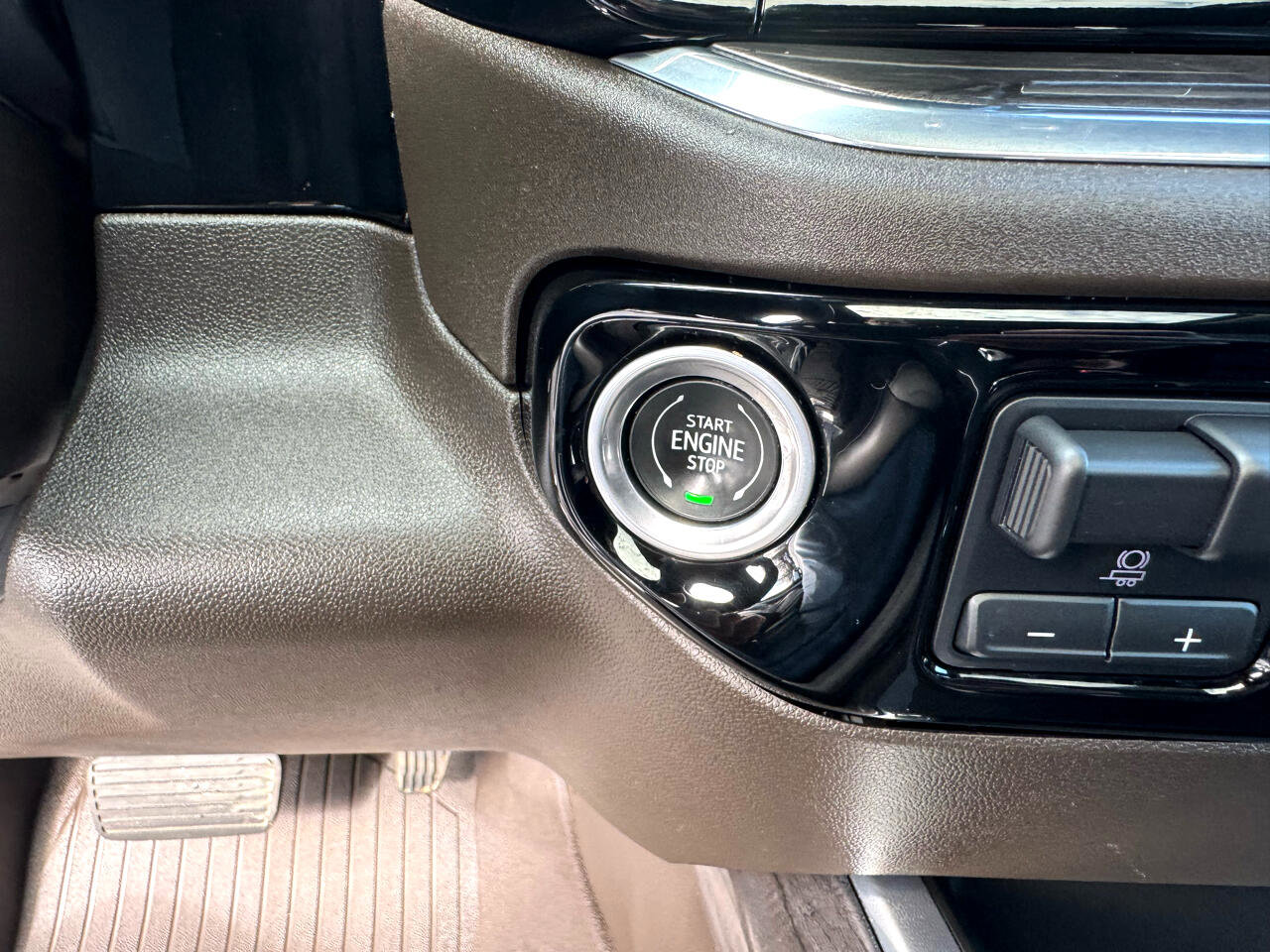 Used 2024 Chevrolet Silverado 1500 LTZ w/ LTZ Premium Package image 29