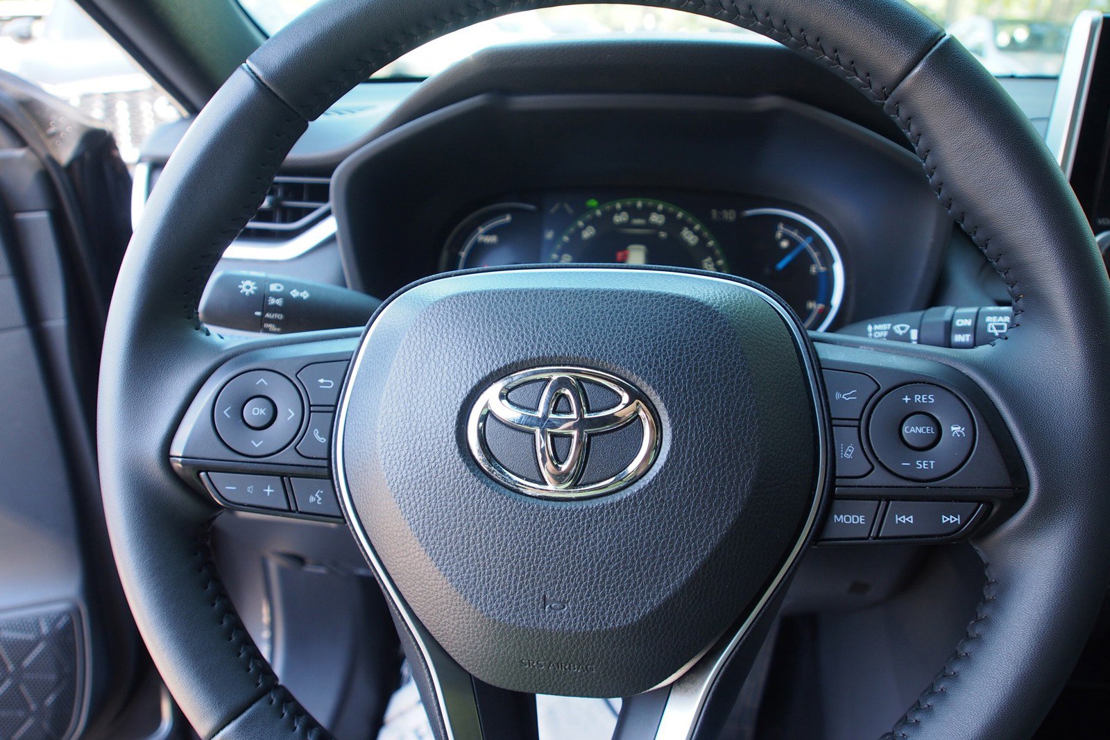 Used 2024 Toyota RAV4 SE image 21